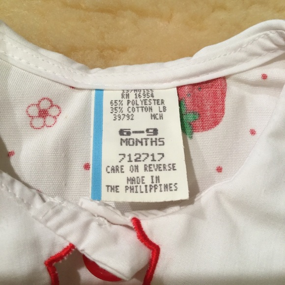 Vintage strawberry printed cotton blend romper - Picture 5 of 6